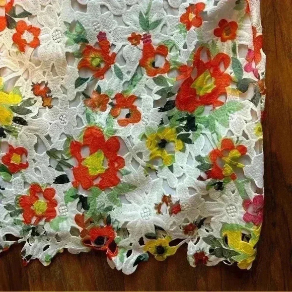 Sleeveless Blouse Women’s Size Medium Floral Designs Perfect for Summer Coastal - Picture 2 of 7